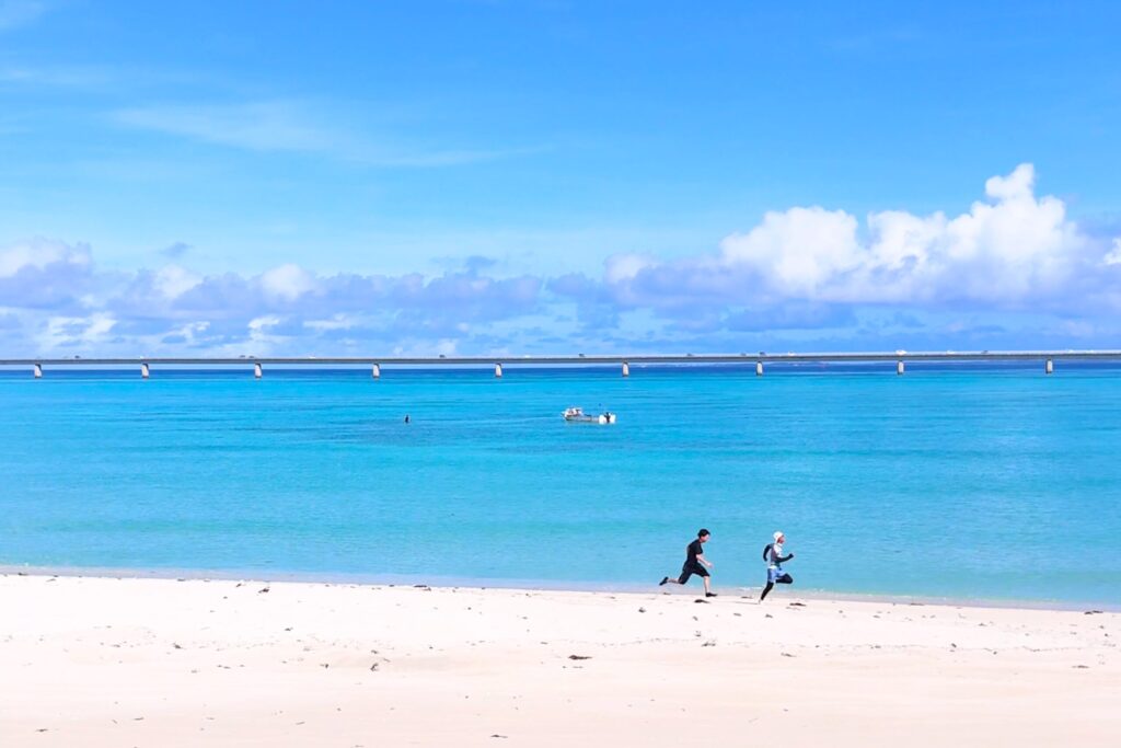 ユニの浜、全力疾走