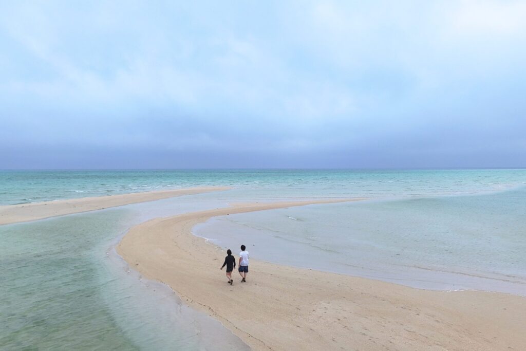 宮古島､ユニの浜､曇り､カップル
