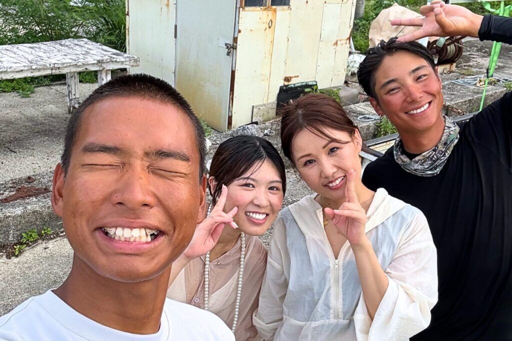 ガイドたちとの記念撮影 大満足のおふたりに僕らも嬉しくなっちゃいます