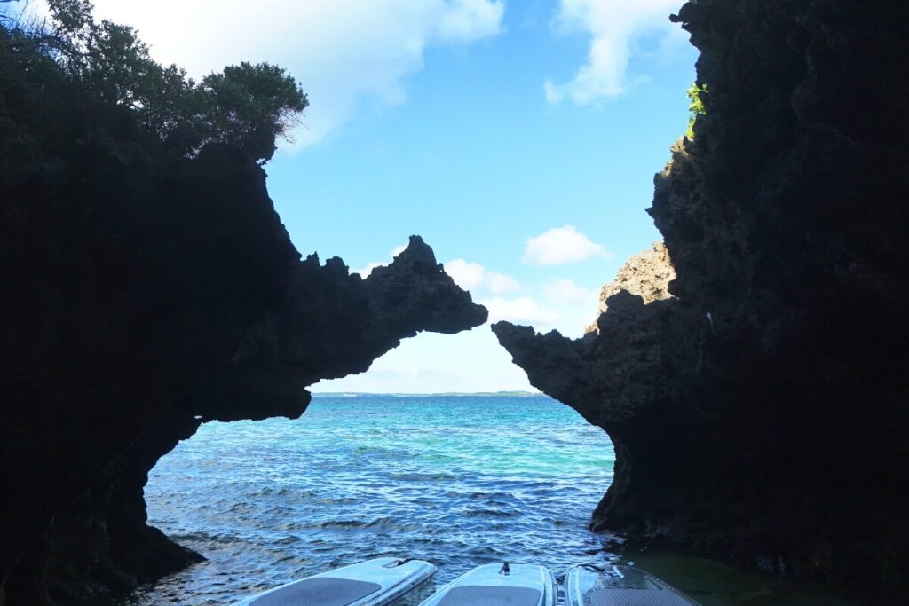 ドランゴンの頭のような岩が門みたいになっていて趣がある