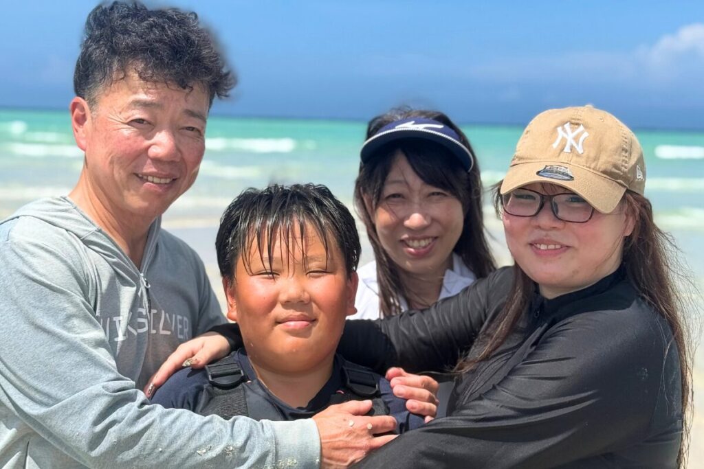 家族みんなの集合写真！ 笑顔が素敵に輝いてる