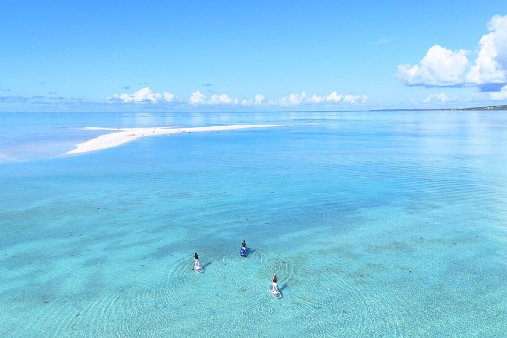 ユニの浜ね向かいながら立ち漕ぎで進む