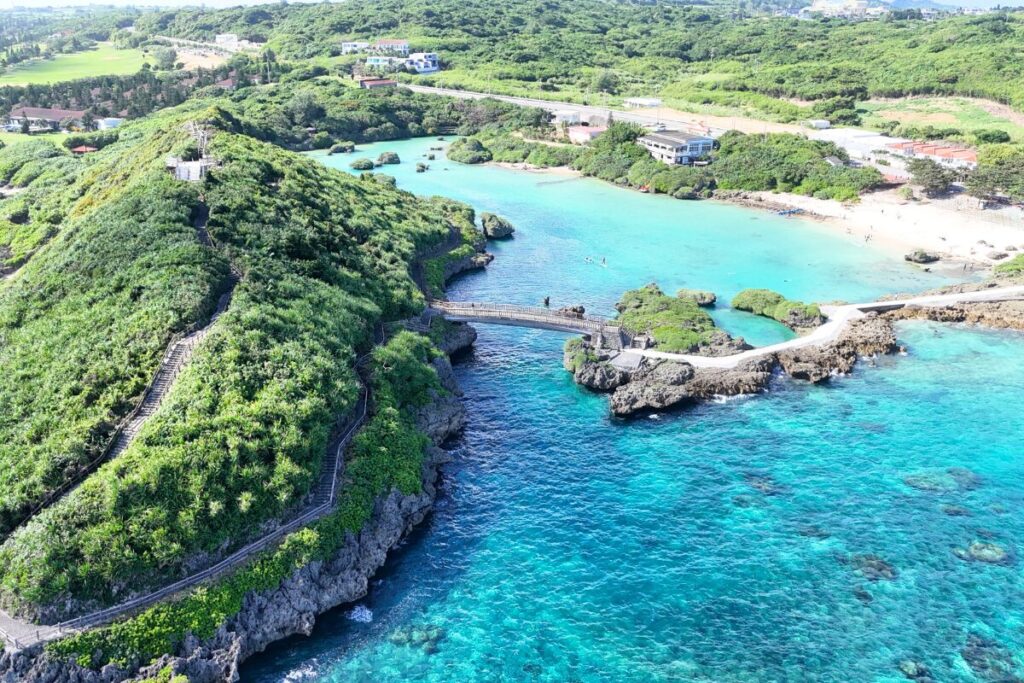 冬の時期は海の透明度が上がるのでとっても綺麗に海が見える