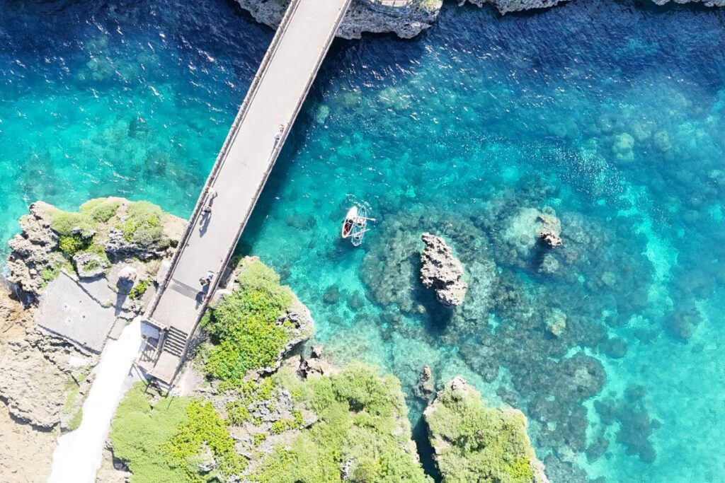 インギャーマリンガーデンの顔のような橋と一緒に