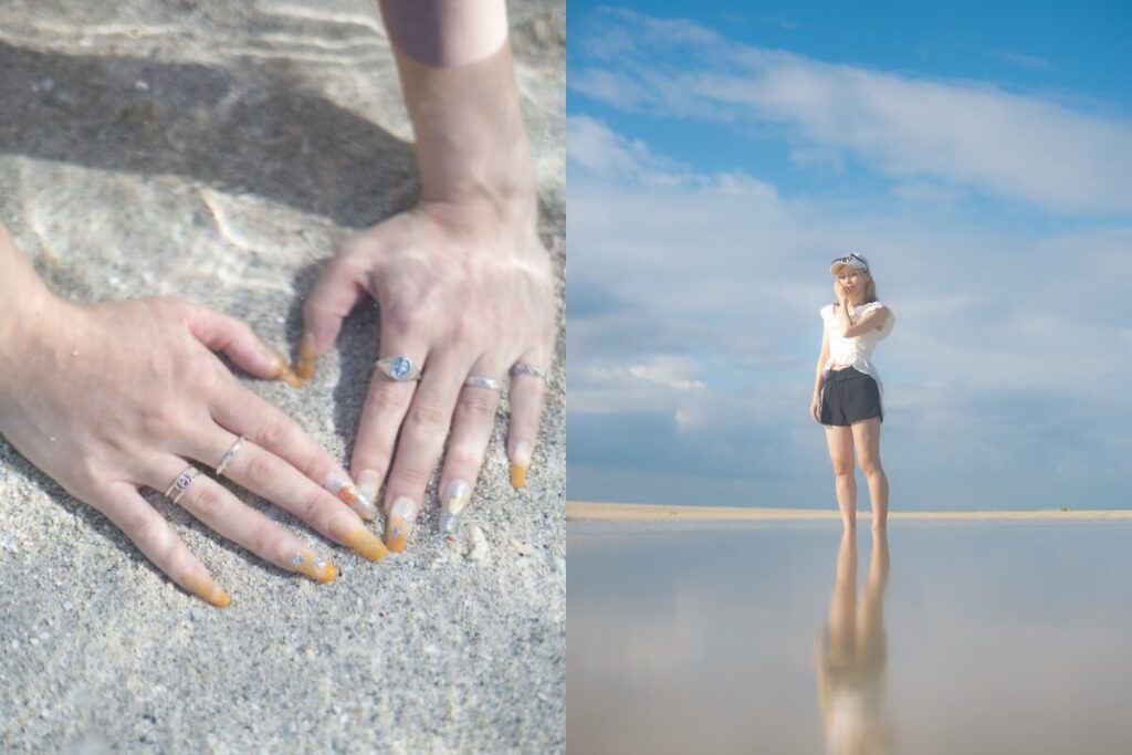 透き通る水の中に入れた手とリフレクション写真