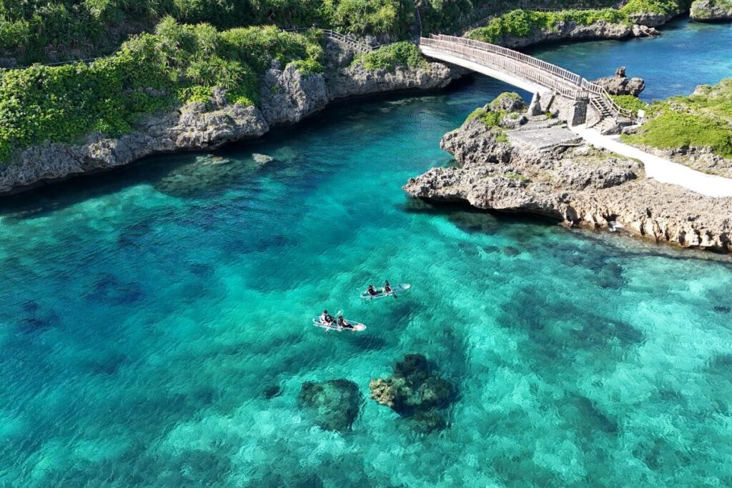 橋を出て外洋に出た皆！うみのコントラストがたまんない
