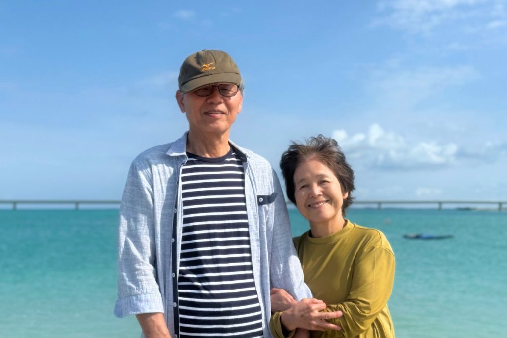 おじいちゃんとおばあちゃんの2ショット
自然な笑顔が微笑ましい