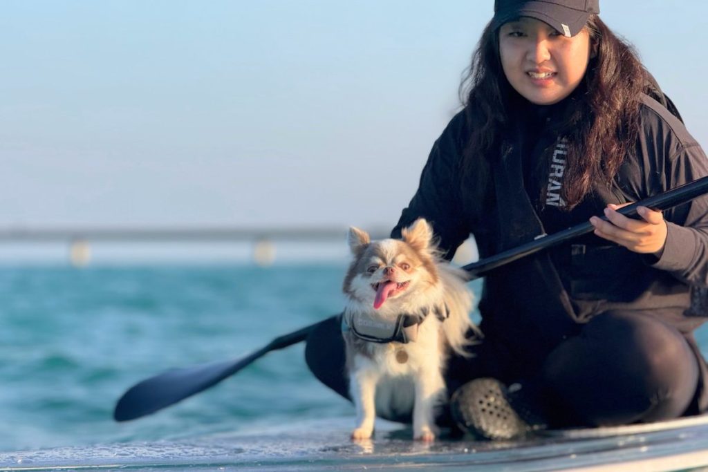 サップでゆりさんと一緒に乗るニーナちゃん