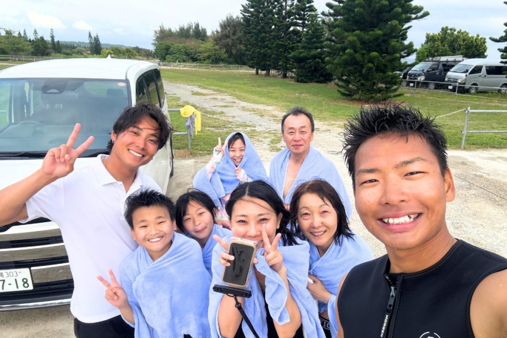 陸上で記念撮影
皆寒そう笑