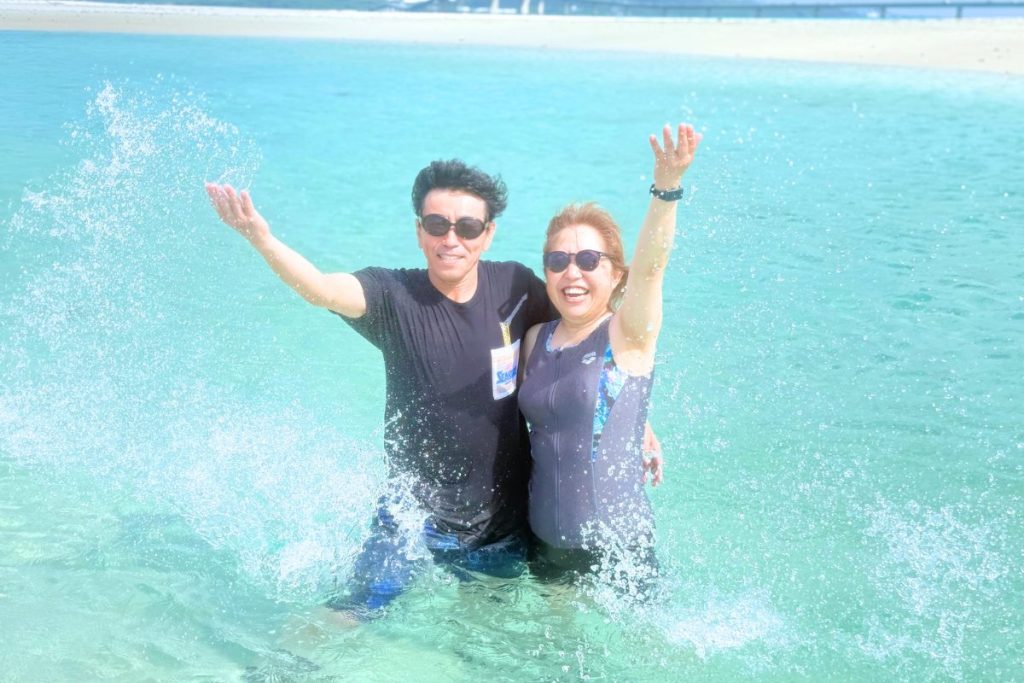 水を掛けてくる二人。
無邪気な笑顔が本当にキュート