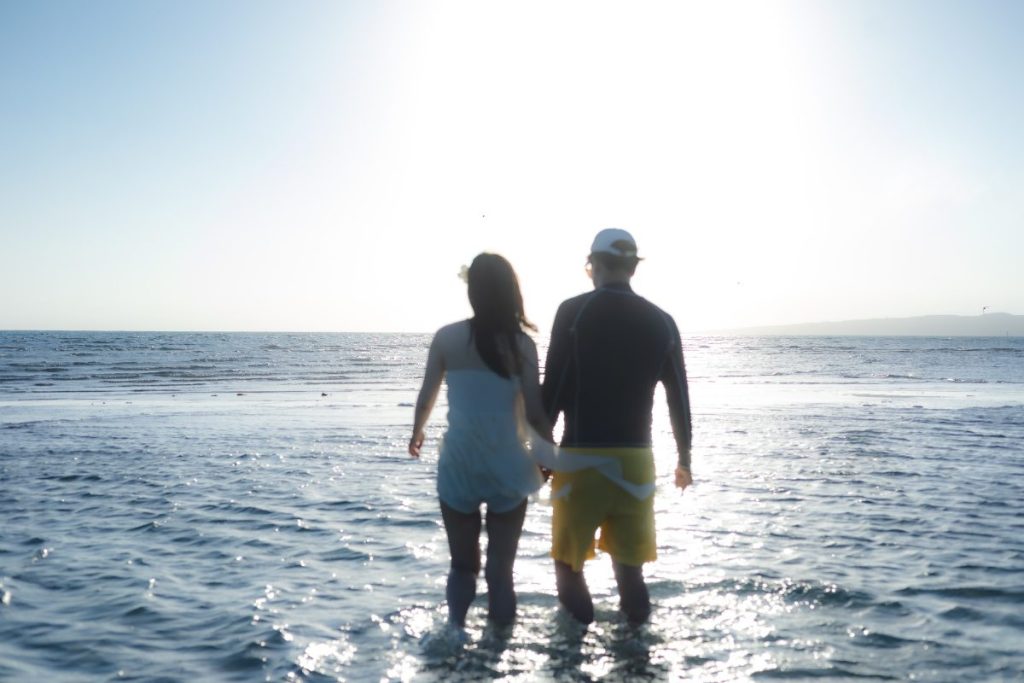 歩いている二人を追いかける形で撮影。
今後のお二人も仲良くこんなふうに歩いていってください